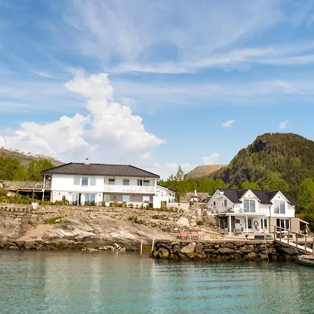 Stunning In With 2 Bedrooms And Wifi Strandebarm
