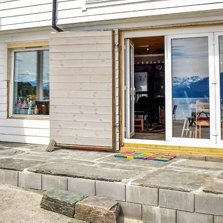 Stunning In With 2 Bedrooms And Wifi Strandebarm