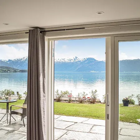 Stunning In With 2 Bedrooms And Wifi Apartament Strandebarm
