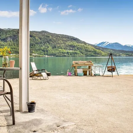 Appartement Stunning In With 2 Bedrooms And Wifi Strandebarm